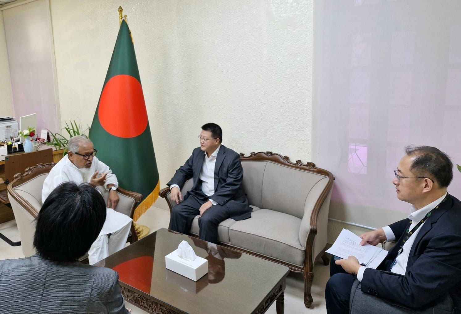 প্রধানমন্ত্রীর কৃষি উপদেষ্টার সঙ্গে চীনা রাষ্ট্রদূতের সাক্ষাৎ